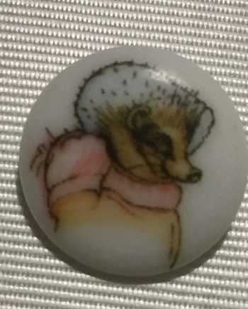 Beatrix Potter knapp med ögla igelkott