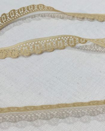 Beige smal spets 10 mm