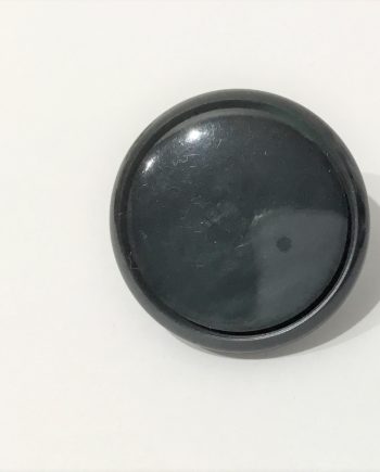 Lätt melerad blåsvart knapp med ögla 23 mm