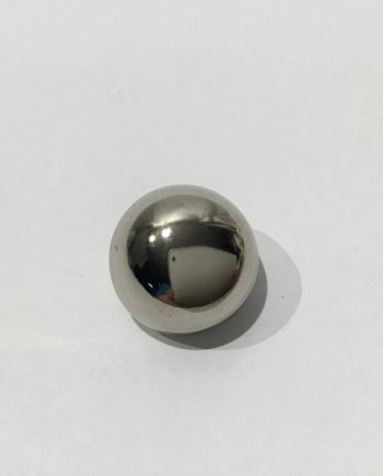 Bullig silverfärgad metallknapp med ögla 17 mm
