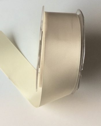 Gräddfärgat Dubbelsidigt Satinband 100% polyester 36 mm HEL RULLE 25 meter