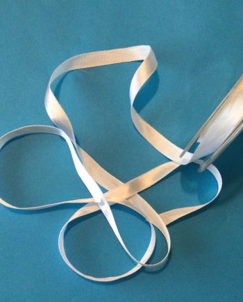 Vitt Doubleface Satinband 10 mm