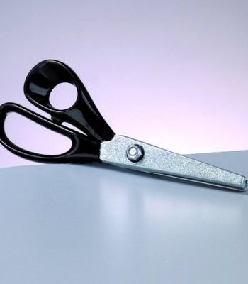 Taggsax med svart handtag 23,5 cm