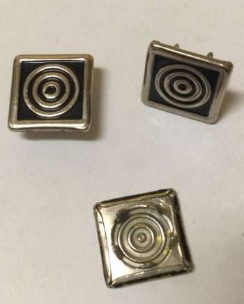 Silverfärgad nit  med cirkelmönster klor 10 mm