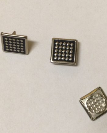 Silverfärgad nit  med ruter-mönster, klor 10 mm