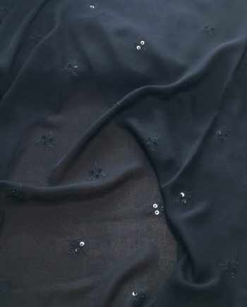Svart mesh med paljetter och brodyr - för festkläder